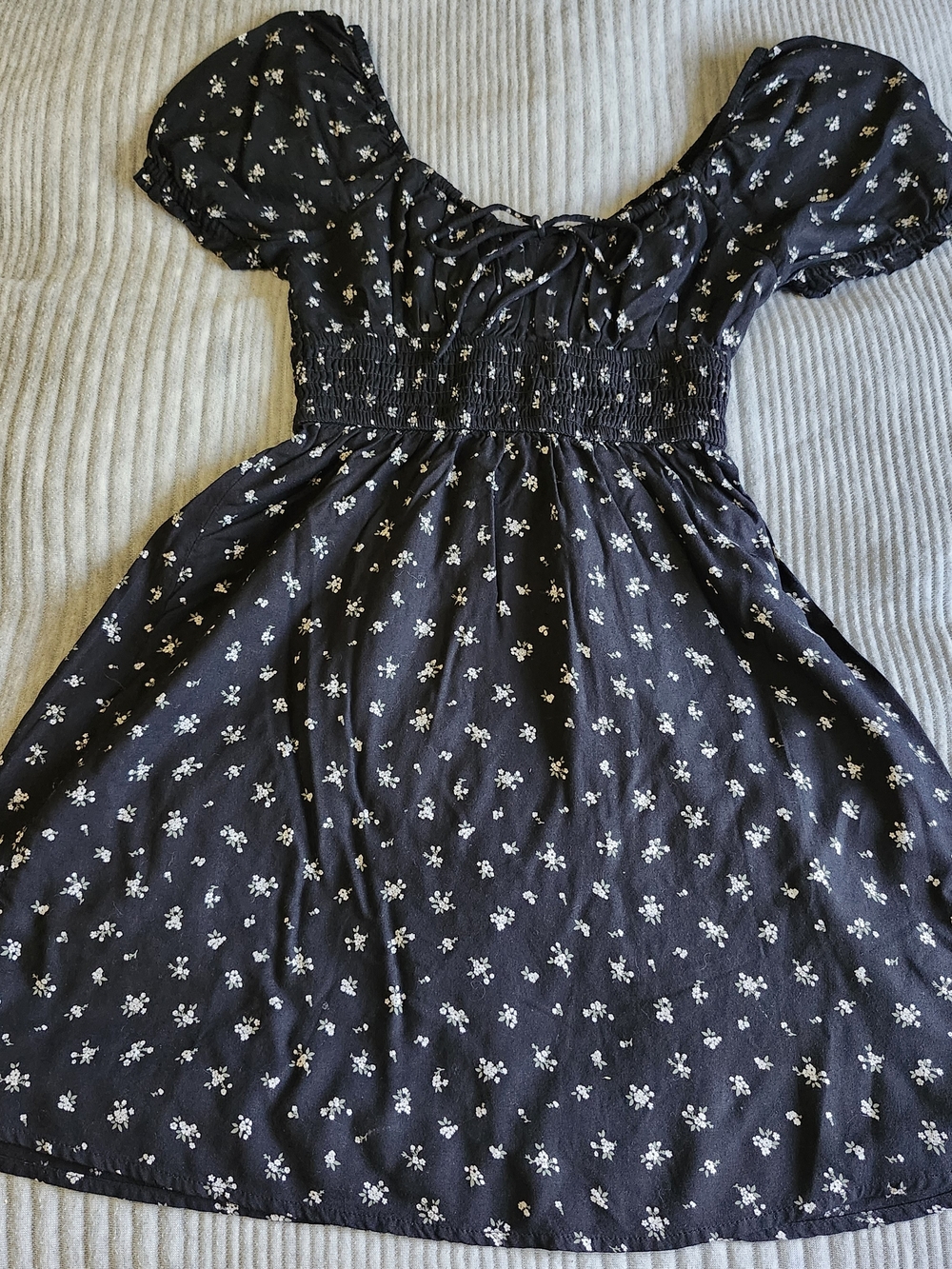Hollister Ditsy Floral Smocked Babydoll Mini Dress XS Black Y2K Coquette Fairy